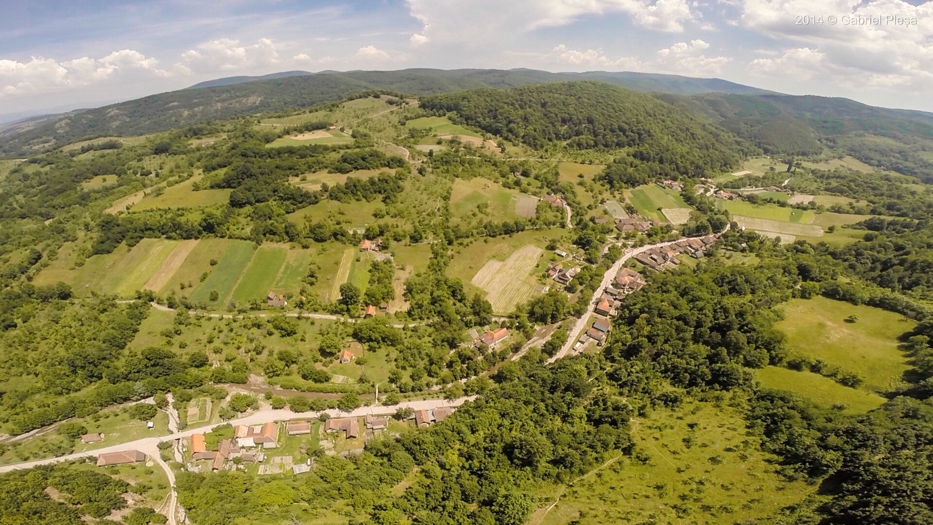 Panoramă aeriană a satului Păiușeni - vedere 3